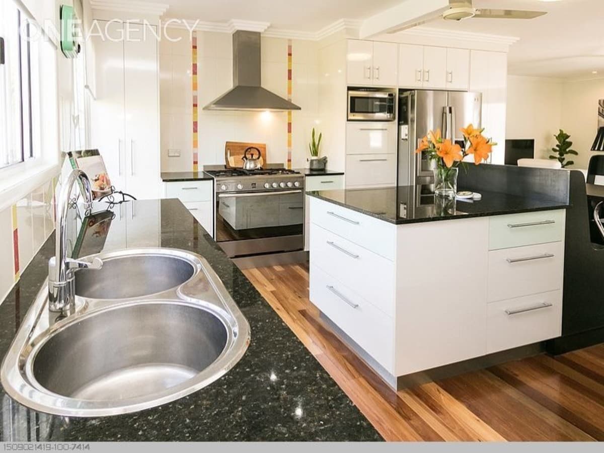 2 Christine Avenue, Torquay, Torquay - Thumbnail 2