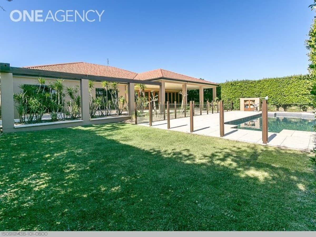 25 Helsham Street, Point Vernon, Point Vernon - Image 1