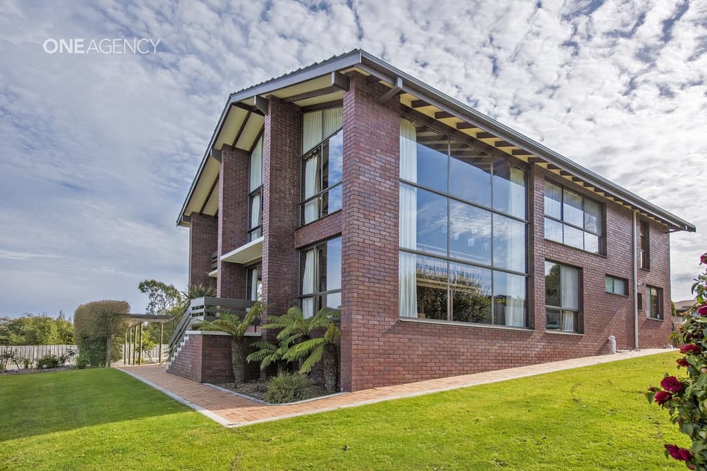 21 Oakwood Drive, Ambleside, Ambleside - Thumbnail 4