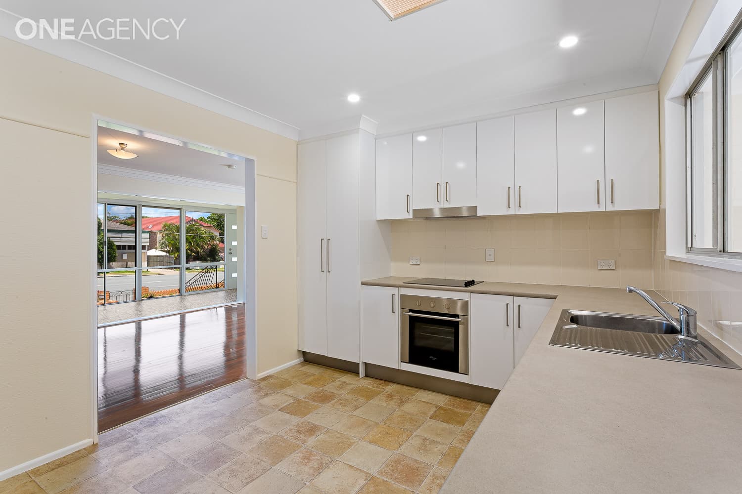 553 Oxley Avenue, Redcliffe, Redcliffe - Thumbnail 8