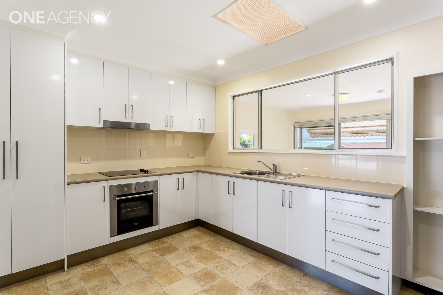553 Oxley Avenue, Redcliffe, Redcliffe - Thumbnail 3
