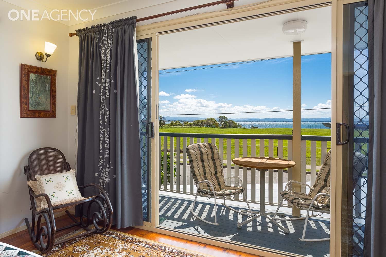 86 Oyster Point Esplanade, Scarborough, Scarborough - Thumbnail 2