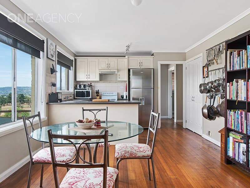 32 Crandon Crescent, Newnham, Newnham - Thumbnail 2