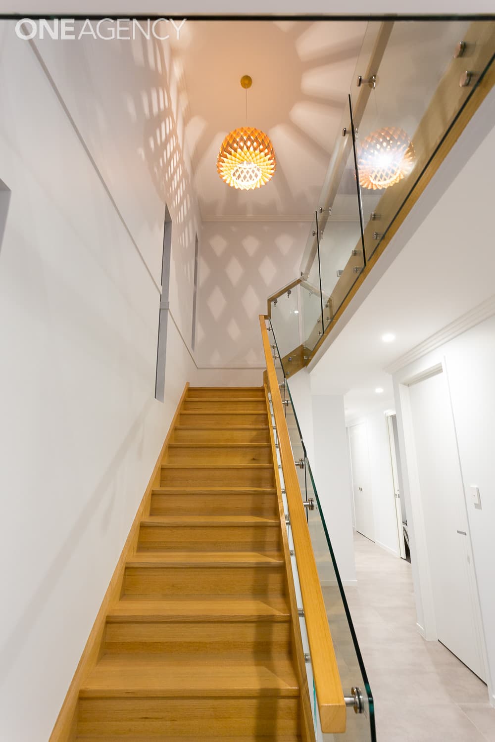 16 McLennan Street, Woody Point, Woody Point - Thumbnail 3