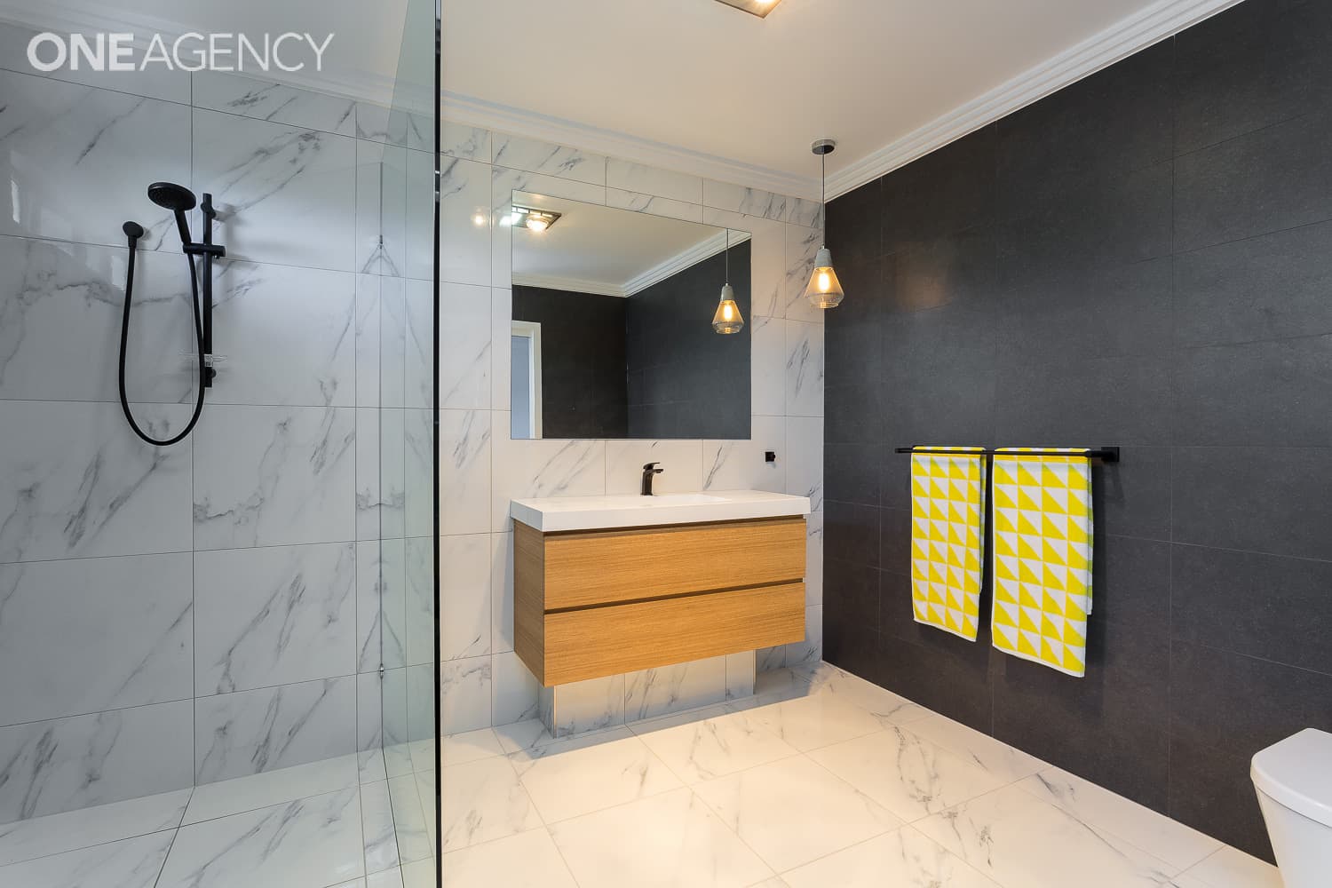 16 McLennan Street, Woody Point, Woody Point - Thumbnail 7