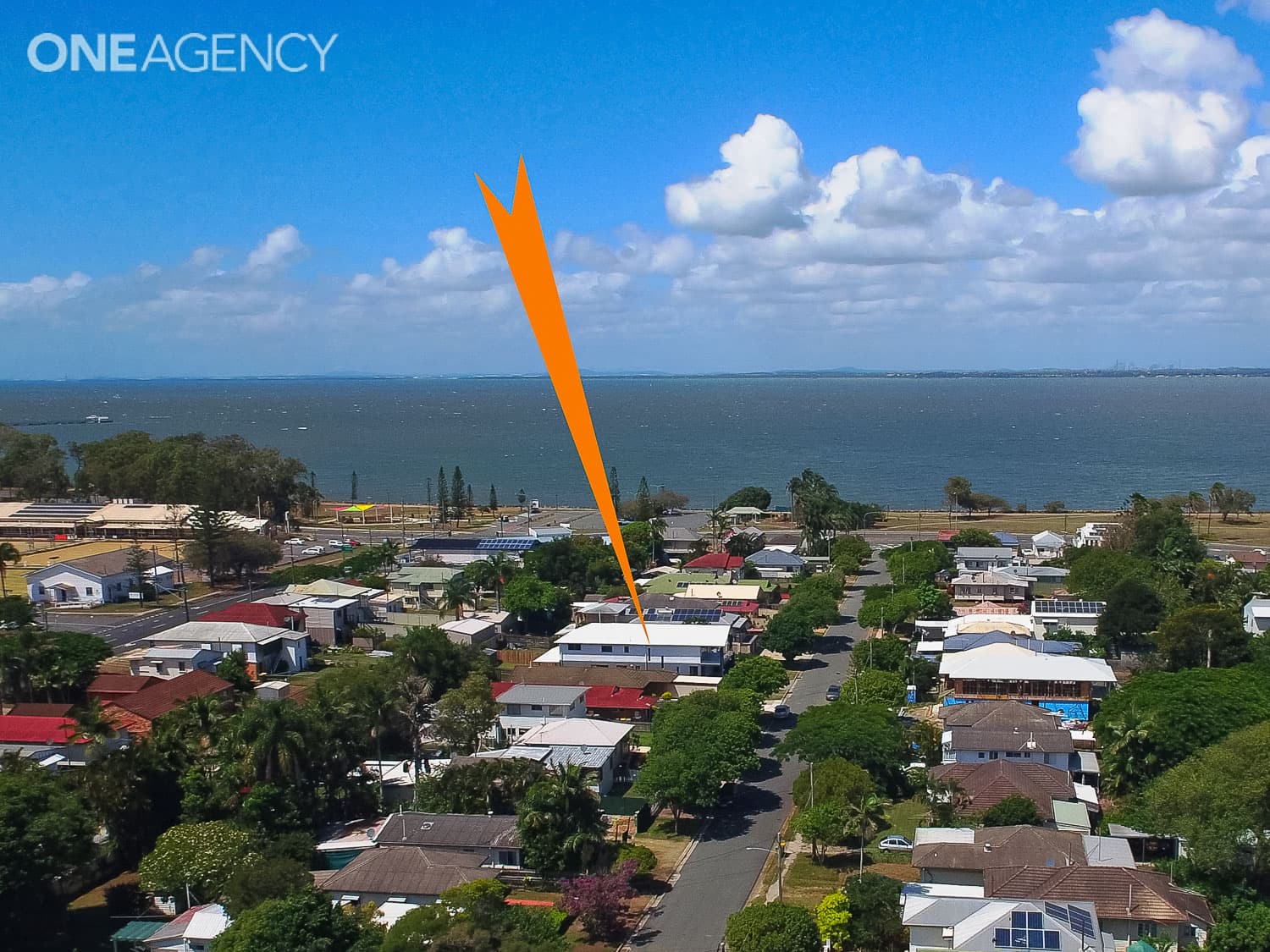 16 McLennan Street, Woody Point, Woody Point - Thumbnail 2