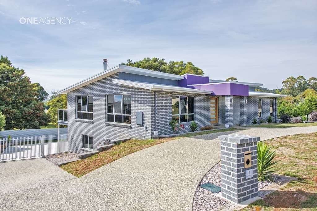 7 Mountain View Place, Penguin, Penguin - Image 1