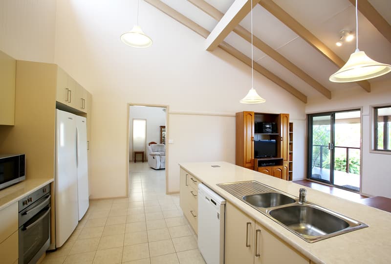 13 Alkina Street, Sapphire Beach, Sapphire Beach - Thumbnail 8