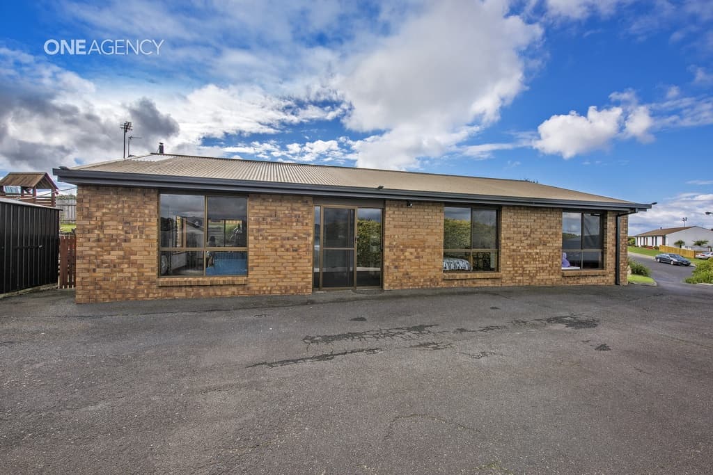 6 Stratton Court, Downlands, Downlands - Thumbnail 3