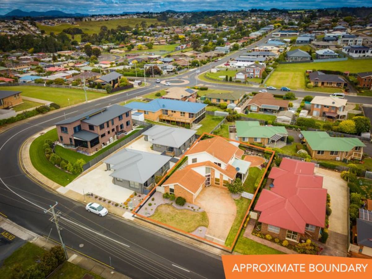7 Uplands Place, Park Grove, Park Grove - Thumbnail 3