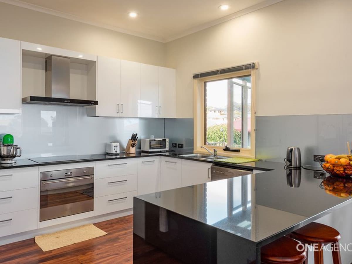 7 Uplands Place, Park Grove, Park Grove - Thumbnail 5