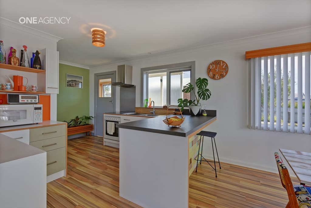 1 Bells Parade, Somerset, Somerset - Image 1