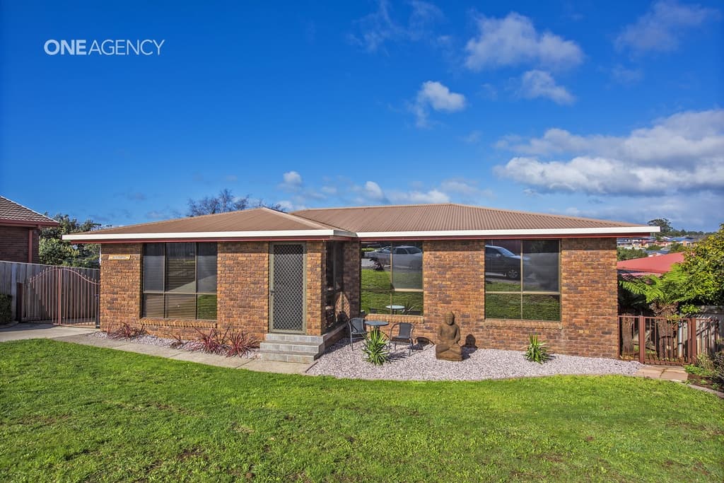 27 Acacia Drive, Romaine, Romaine - Image 1