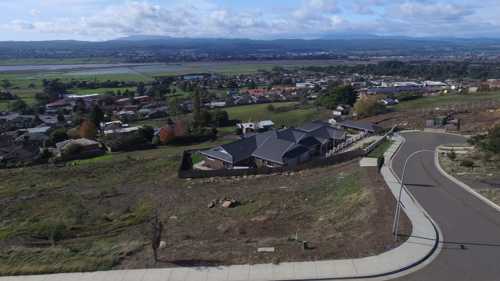 113 Dion Crescent, Riverside, Riverside - Thumbnail 3