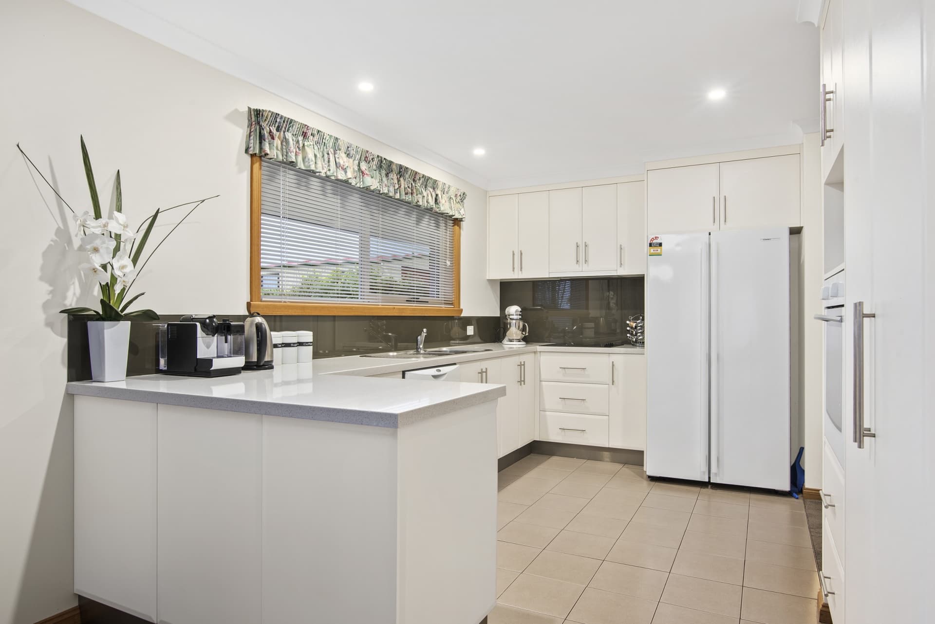 8 Dafnis Drive, Newnham, Newnham - Thumbnail 2