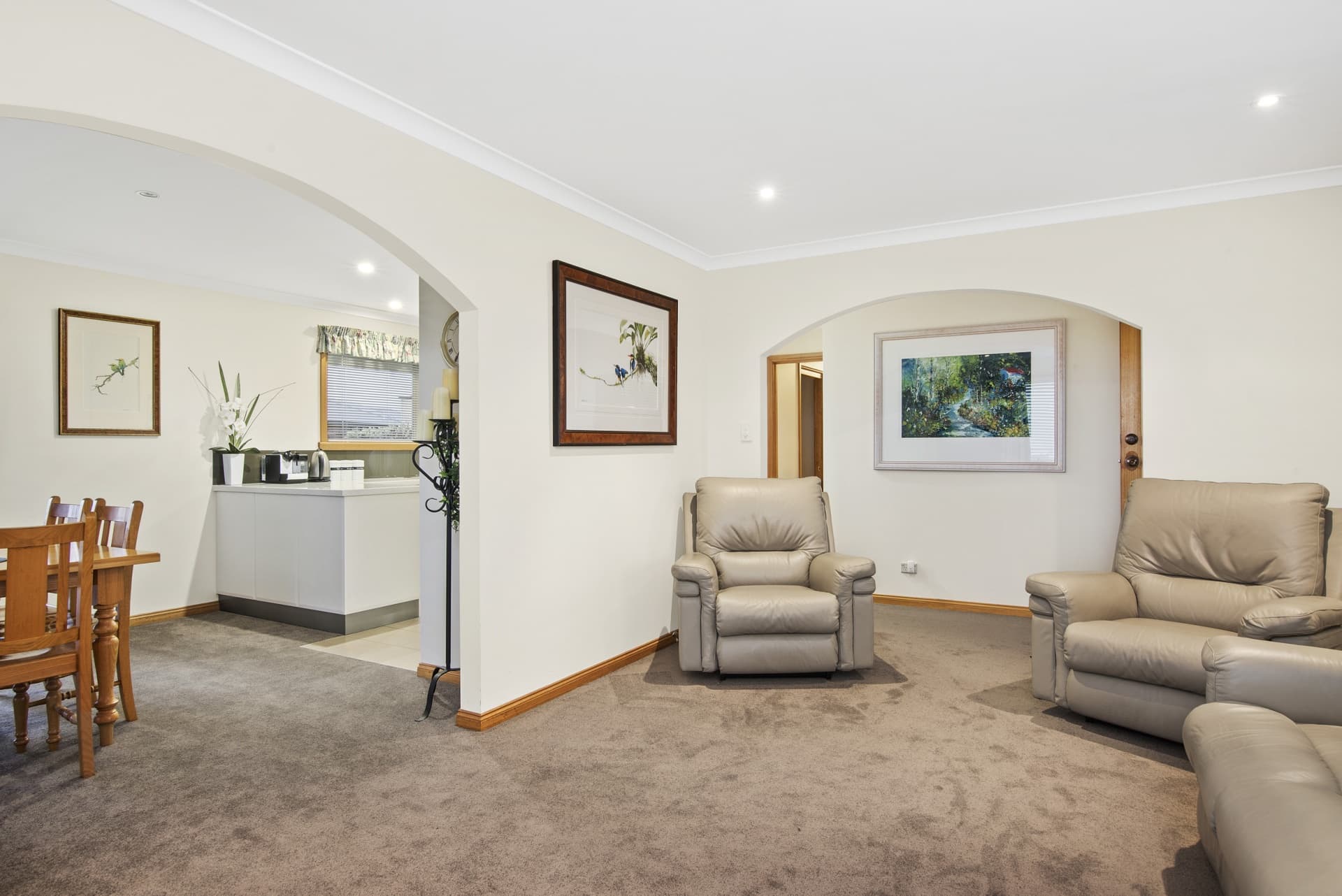 8 Dafnis Drive, Newnham, Newnham - Thumbnail 4