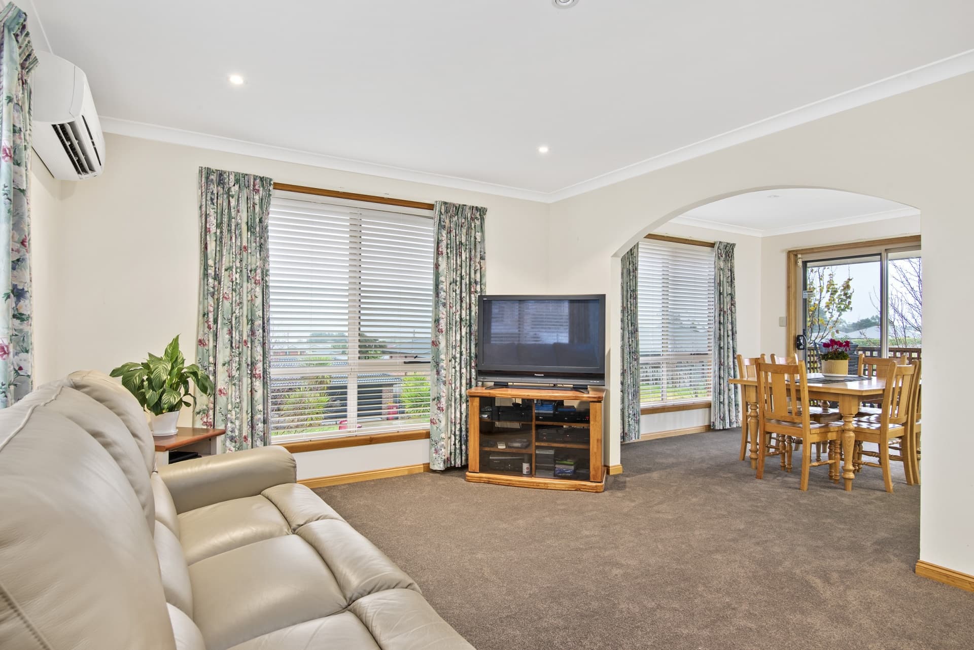 8 Dafnis Drive, Newnham, Newnham - Thumbnail 5