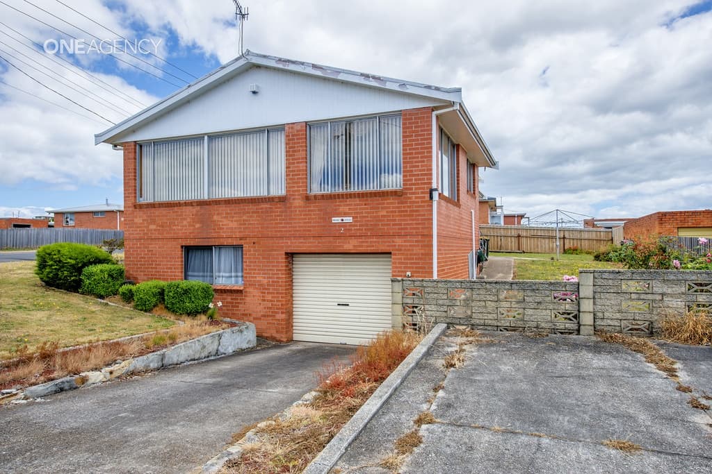 12 Churchill Avenue, Upper Burnie, Upper Burnie - Thumbnail 2