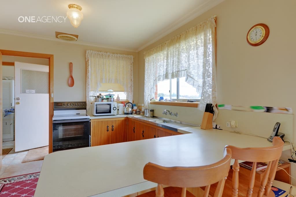 12 Churchill Avenue, Upper Burnie, Upper Burnie - Thumbnail 3