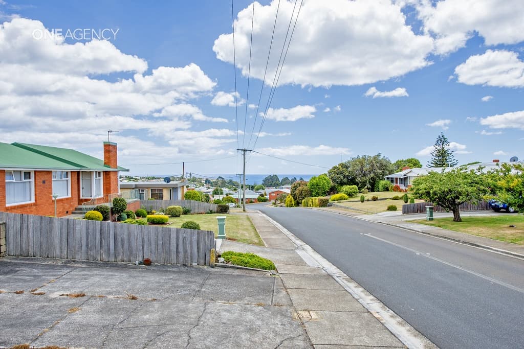 12 Churchill Avenue, Upper Burnie, Upper Burnie - Thumbnail 4