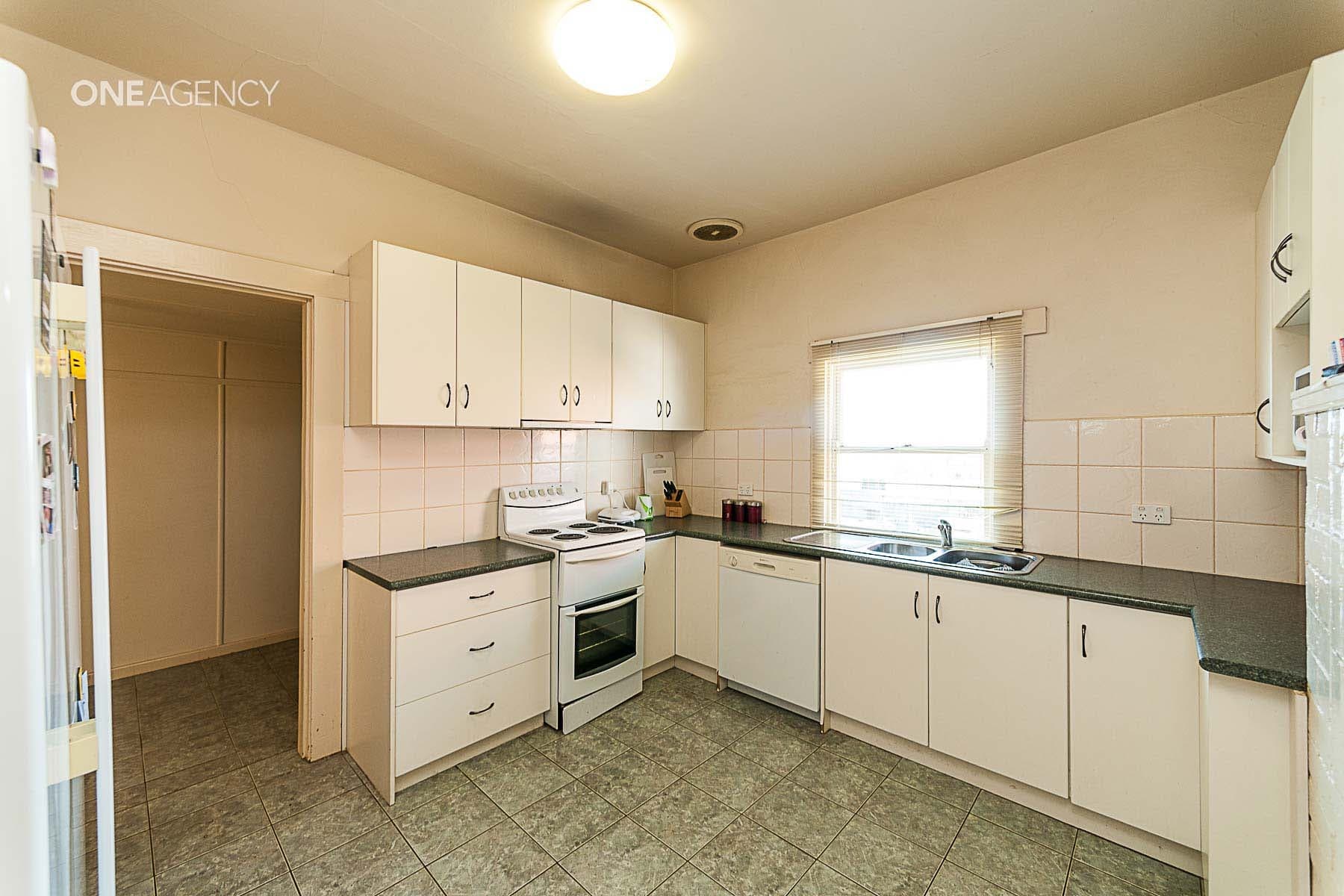 18 Pine Avenue, Upper Burnie, Upper Burnie - Thumbnail 2