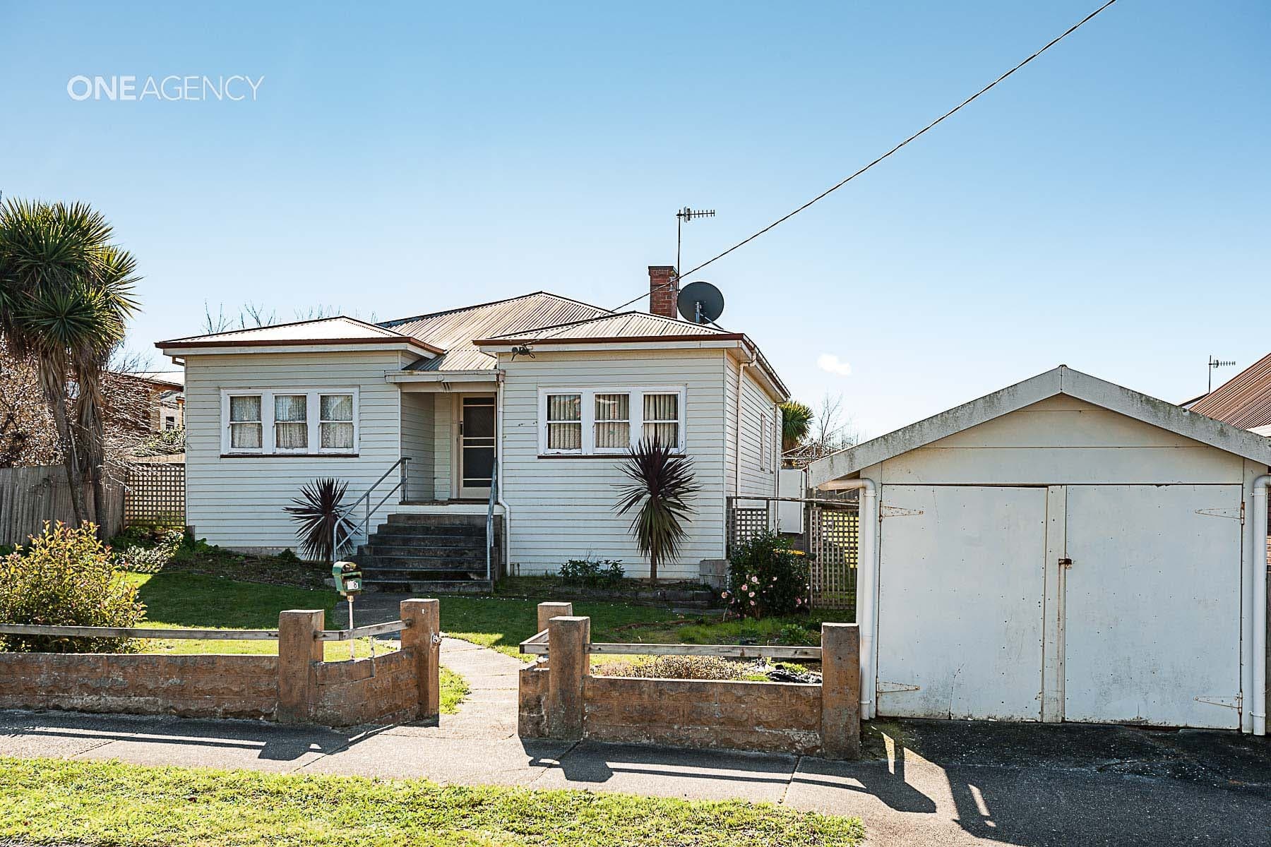 18 Pine Avenue, Upper Burnie, Upper Burnie - Image 1