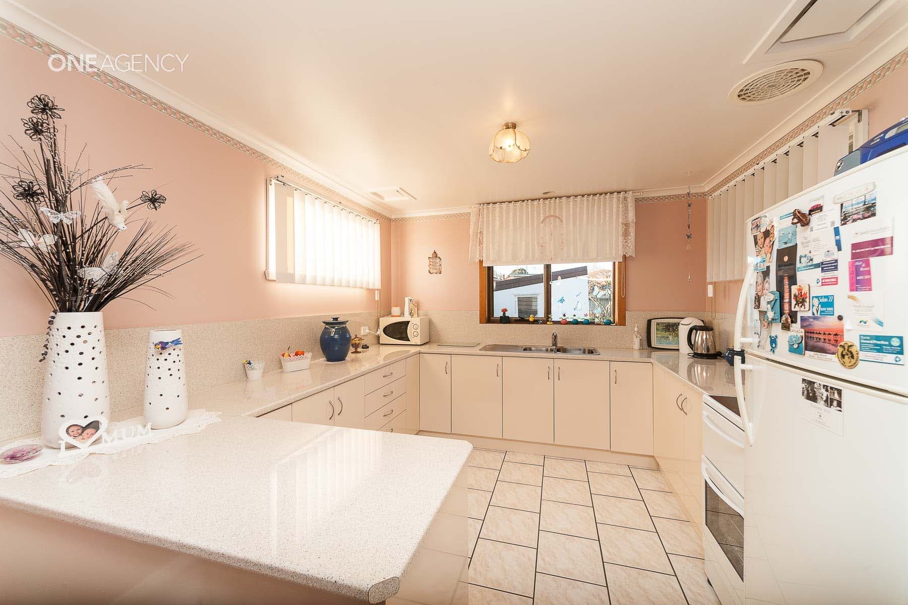 9 Van Diemens Crescent, Park Grove, Park Grove - Thumbnail 2