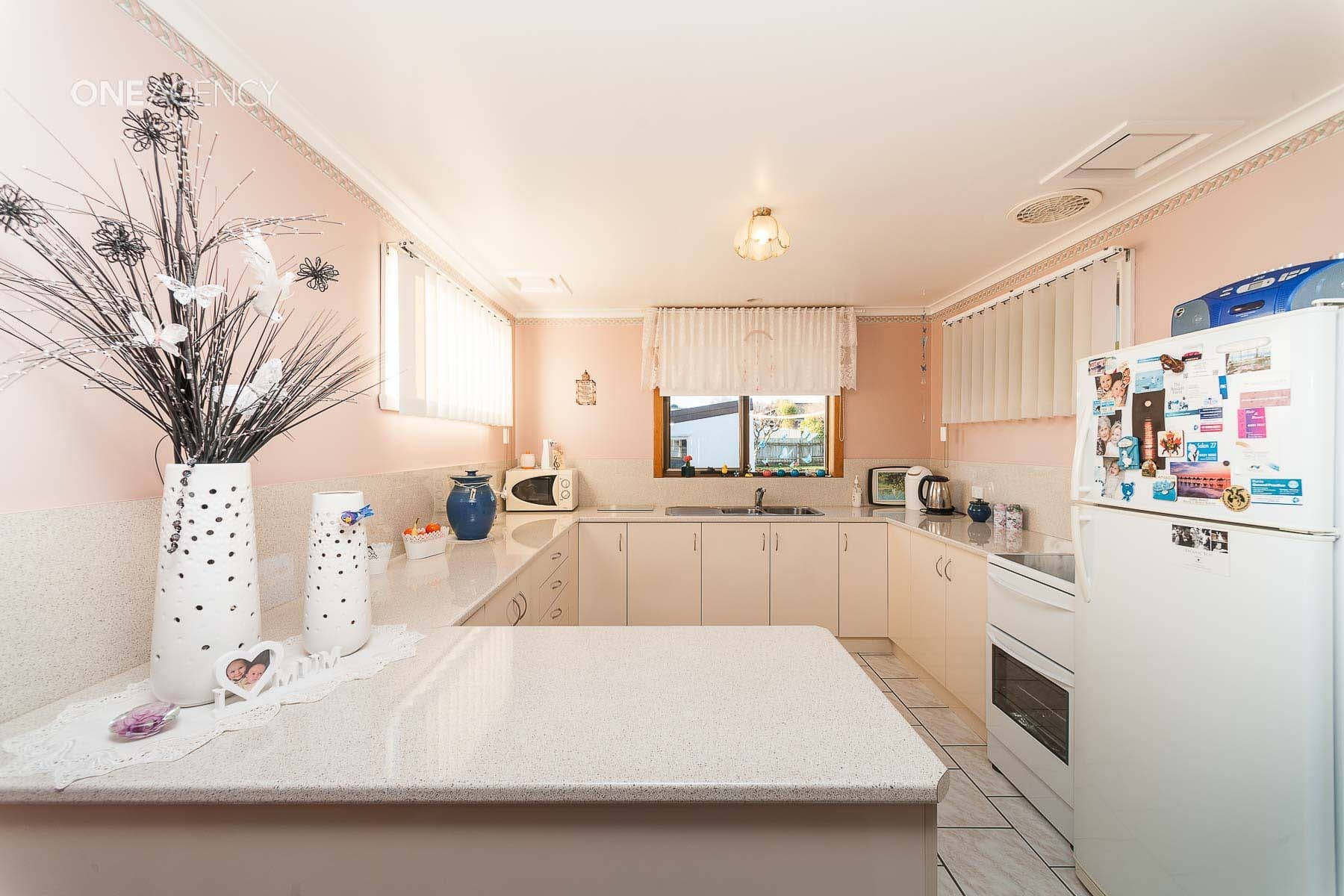 9 Van Diemens Crescent, Park Grove, Park Grove - Thumbnail 5