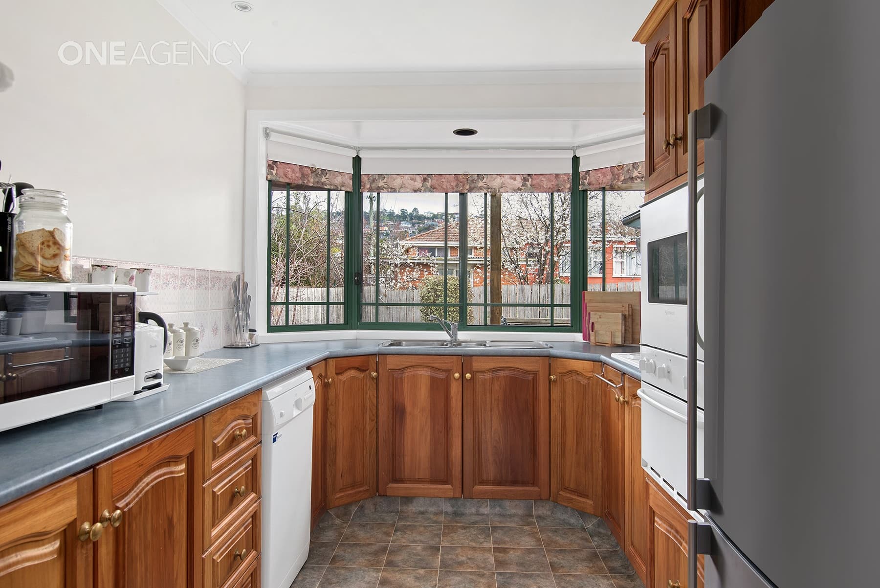 2/8 Holstun Place, Riverside, Riverside - Thumbnail 2