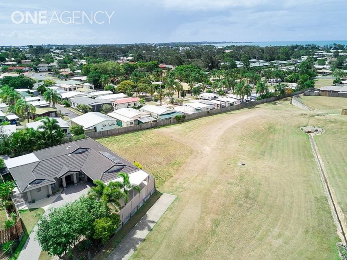 24 Marineview Avenue, Scarness, Scarness - Thumbnail 3