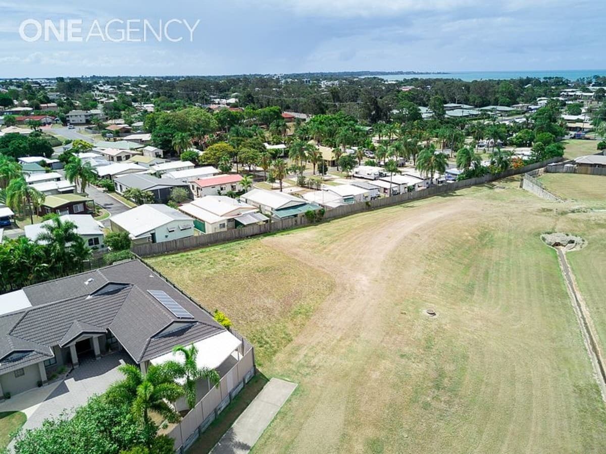 24 Marineview Avenue, Scarness, Scarness - Thumbnail 4