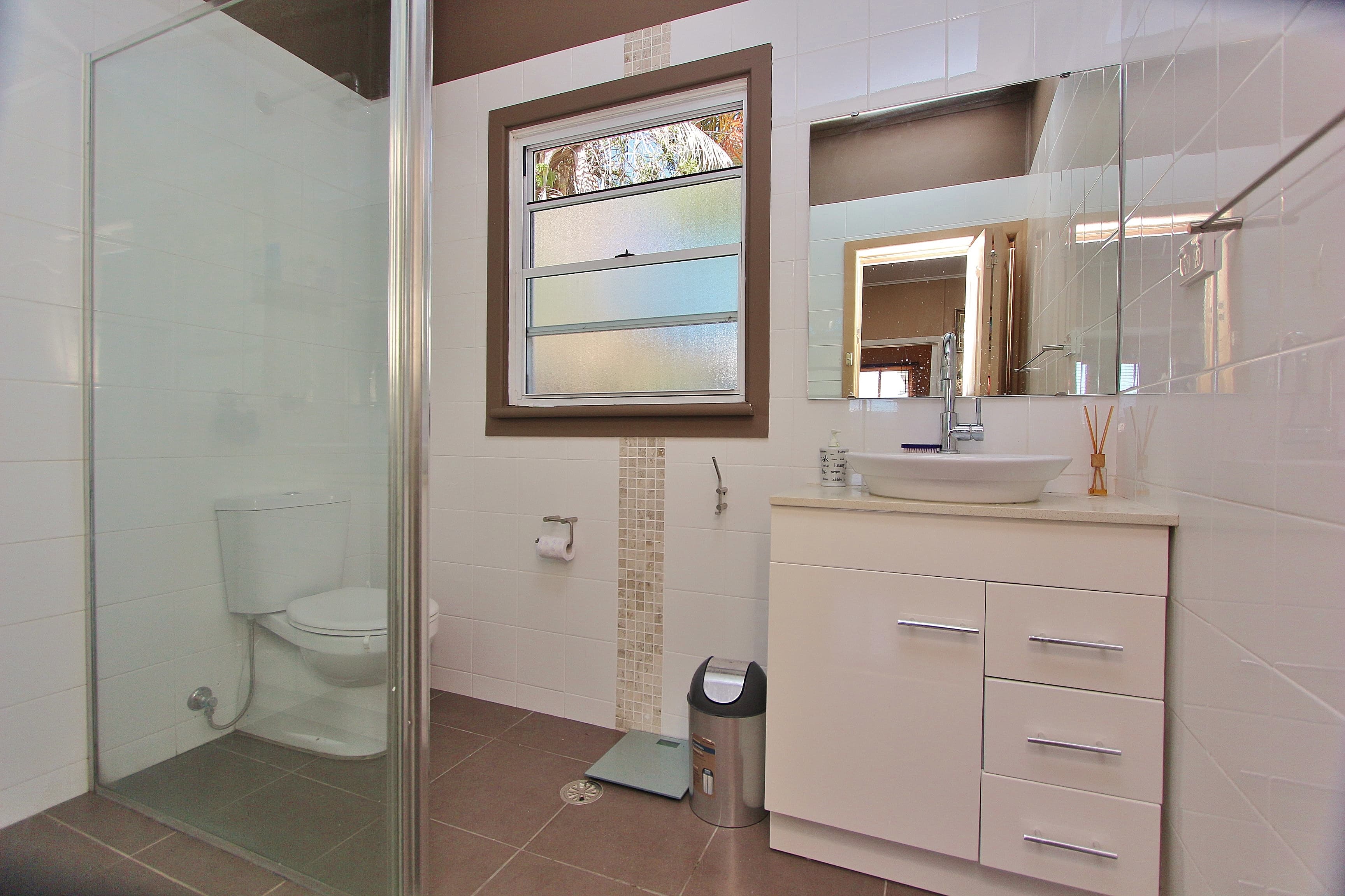 26 Eames Avenue, North Haven, North Haven - Thumbnail 5