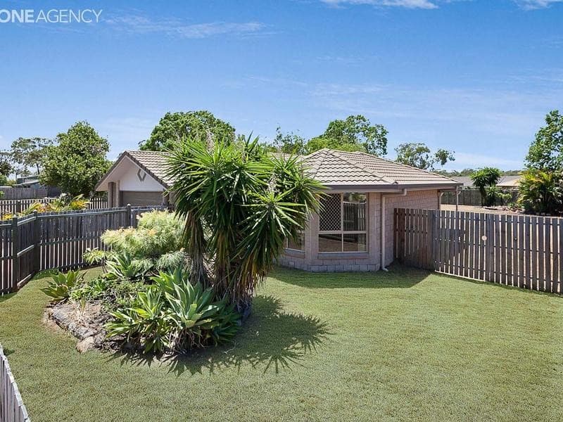 27 Topaz Circuit, Urangan, Urangan - Image 1
