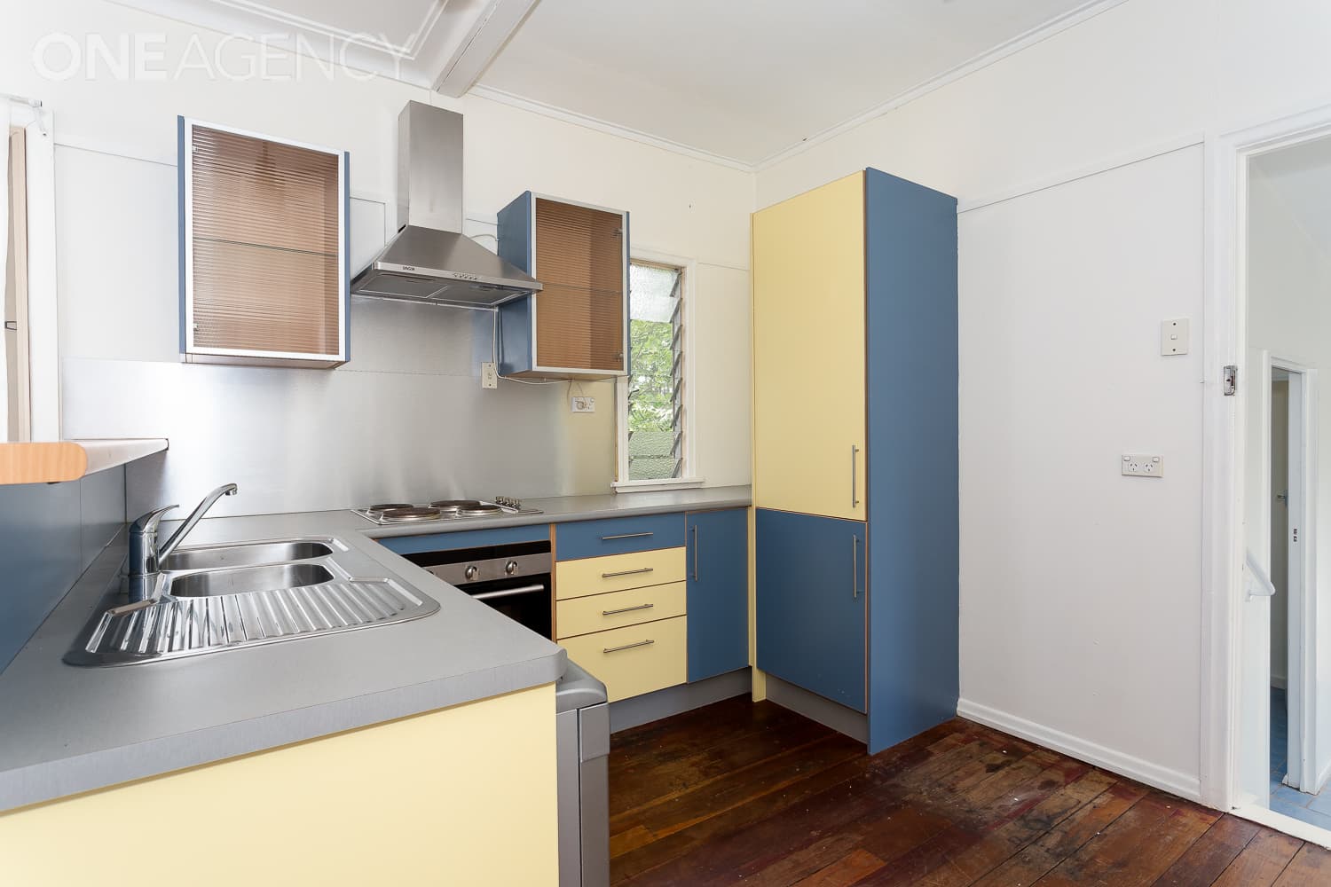 54 Collins Street, Woody Point, Woody Point - Thumbnail 2