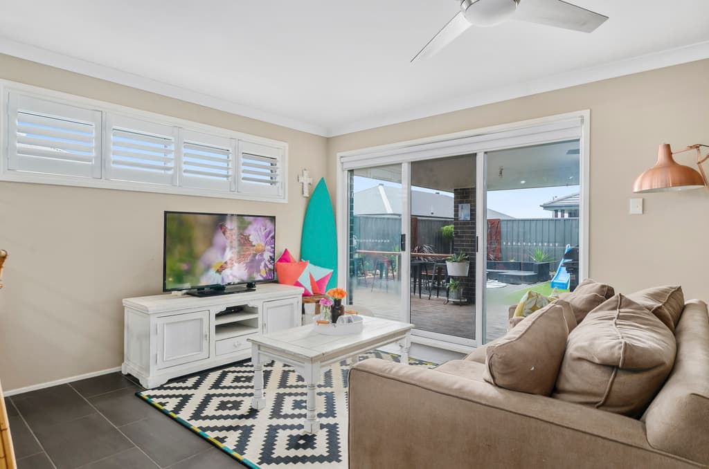 15 Bayview Avenue, Haywards Bay, Haywards Bay - Thumbnail 3