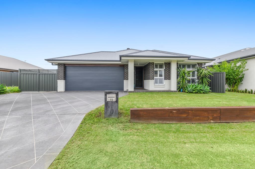 15 Bayview Avenue, Haywards Bay, Haywards Bay - Image 1