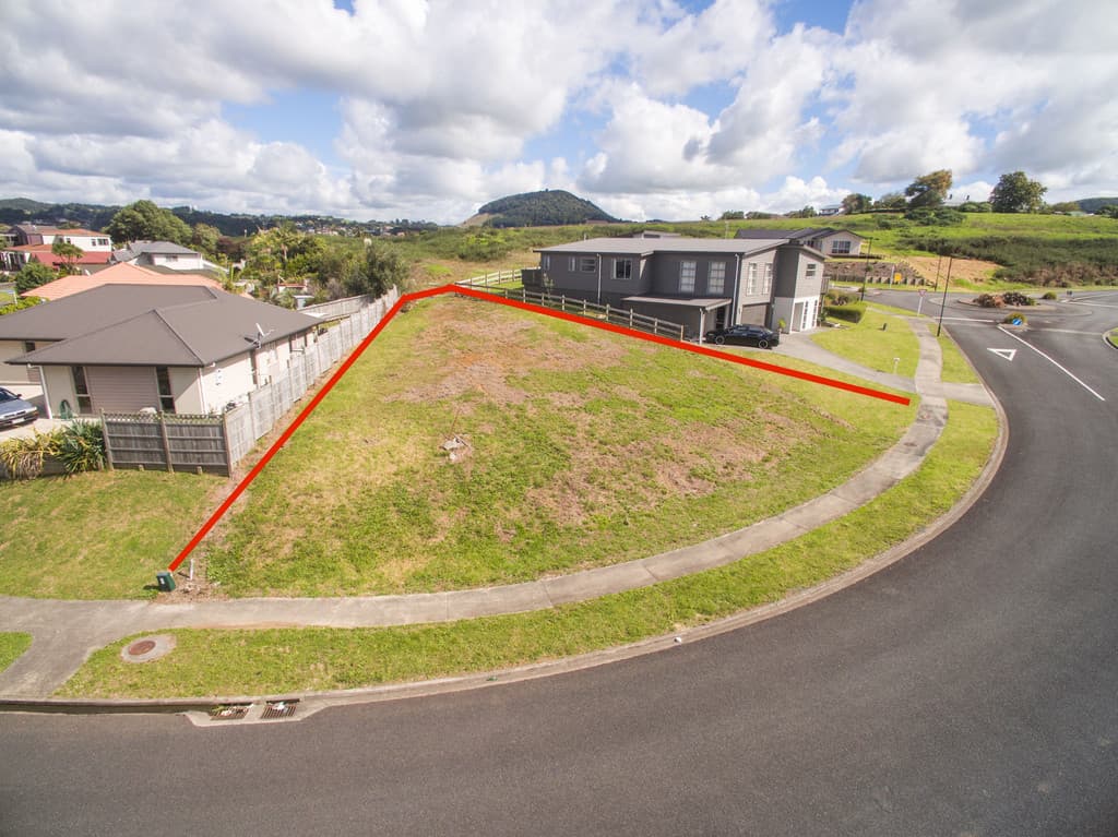 25 Pebble Beach Boulevard, Kamo, Kamo - Image 1