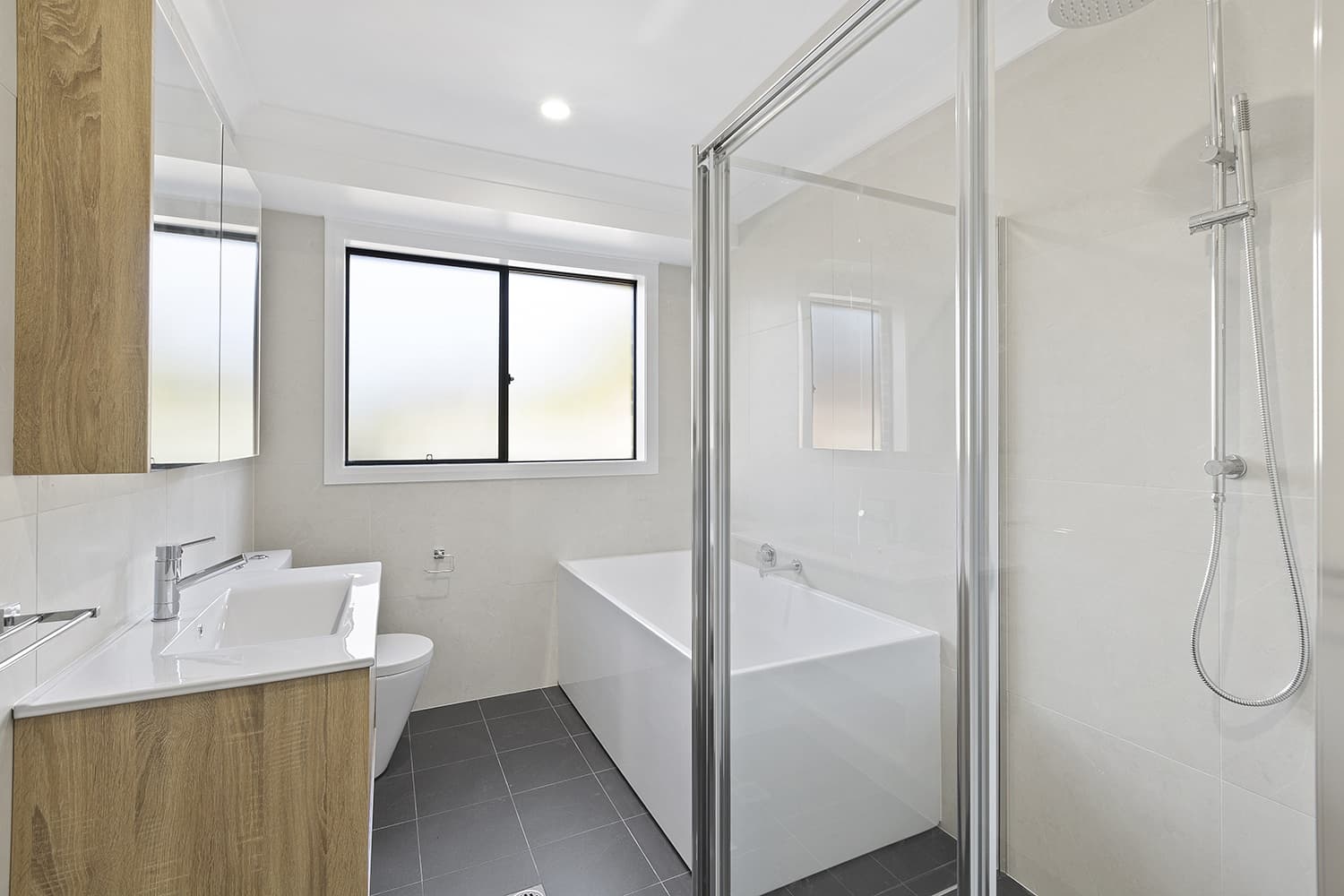 1/25A Warner Avenue, Wyong, Wyong - Thumbnail 2