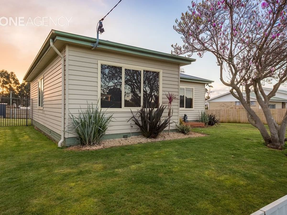 16 Deacon Street, Upper Burnie, Upper Burnie - Thumbnail 2