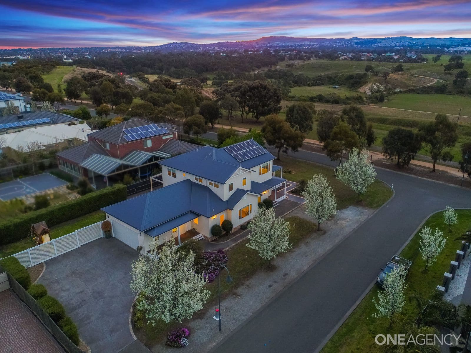 66 The Skyline, Sunbury, Sunbury - Thumbnail 2
