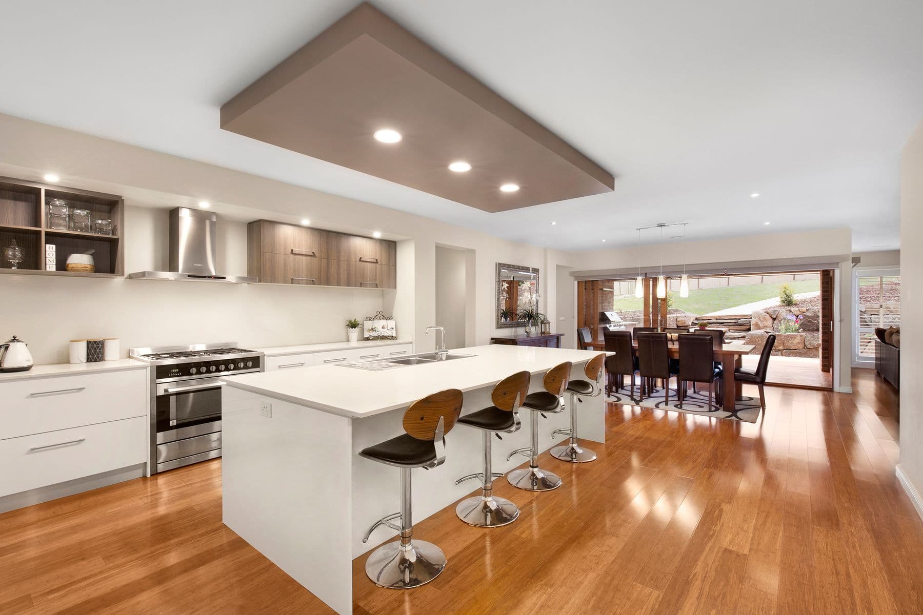 8 Fentonhill Parade, Sunbury, Sunbury - Thumbnail 2