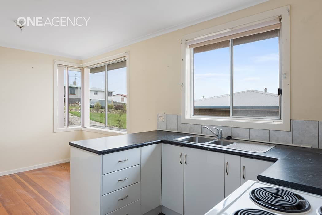 15 Winter Avenue, Upper Burnie, Upper Burnie - Thumbnail 2