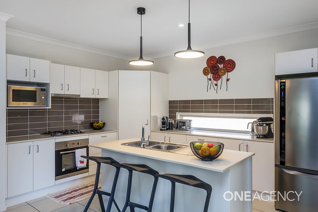 60 Arthur Street, Woody Point, Woody Point - Thumbnail 2