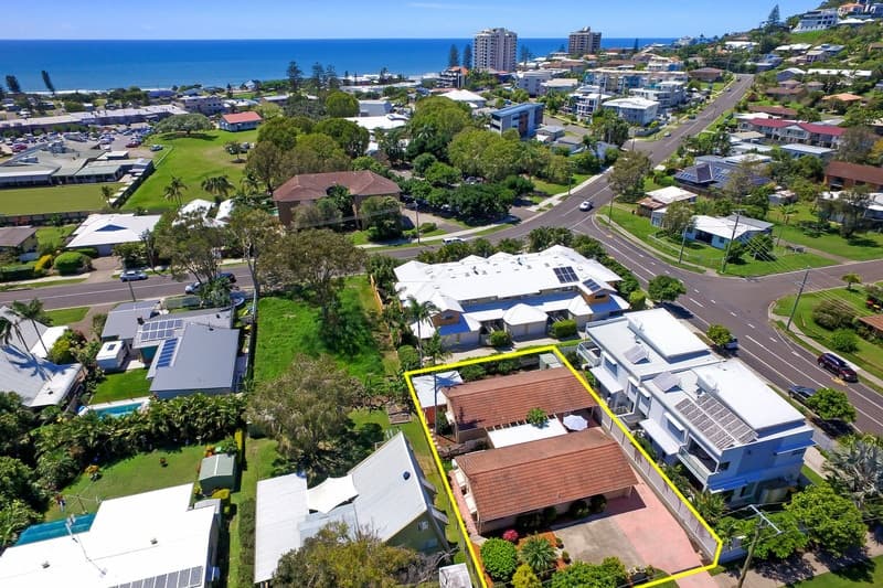 1 & 2/4 Seabreeze Avenue, Coolum Beach, Coolum Beach - Thumbnail 2