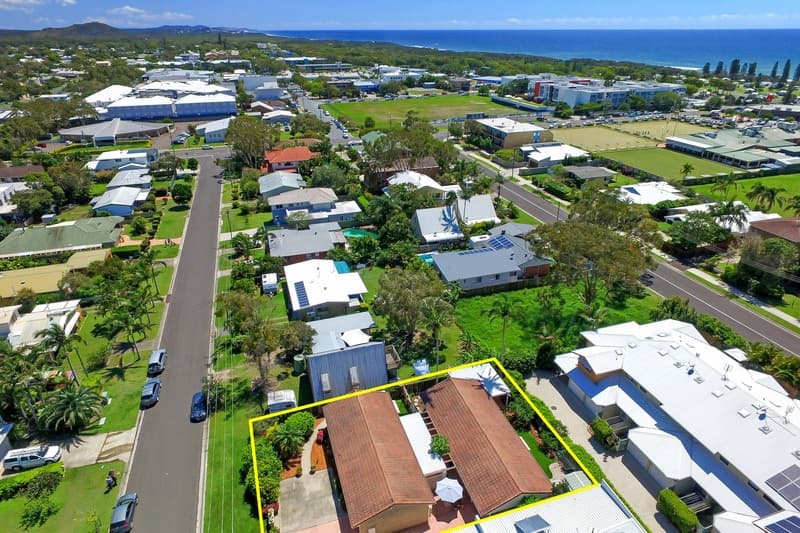 1 & 2/4 Seabreeze Avenue, Coolum Beach, Coolum Beach - Thumbnail 3