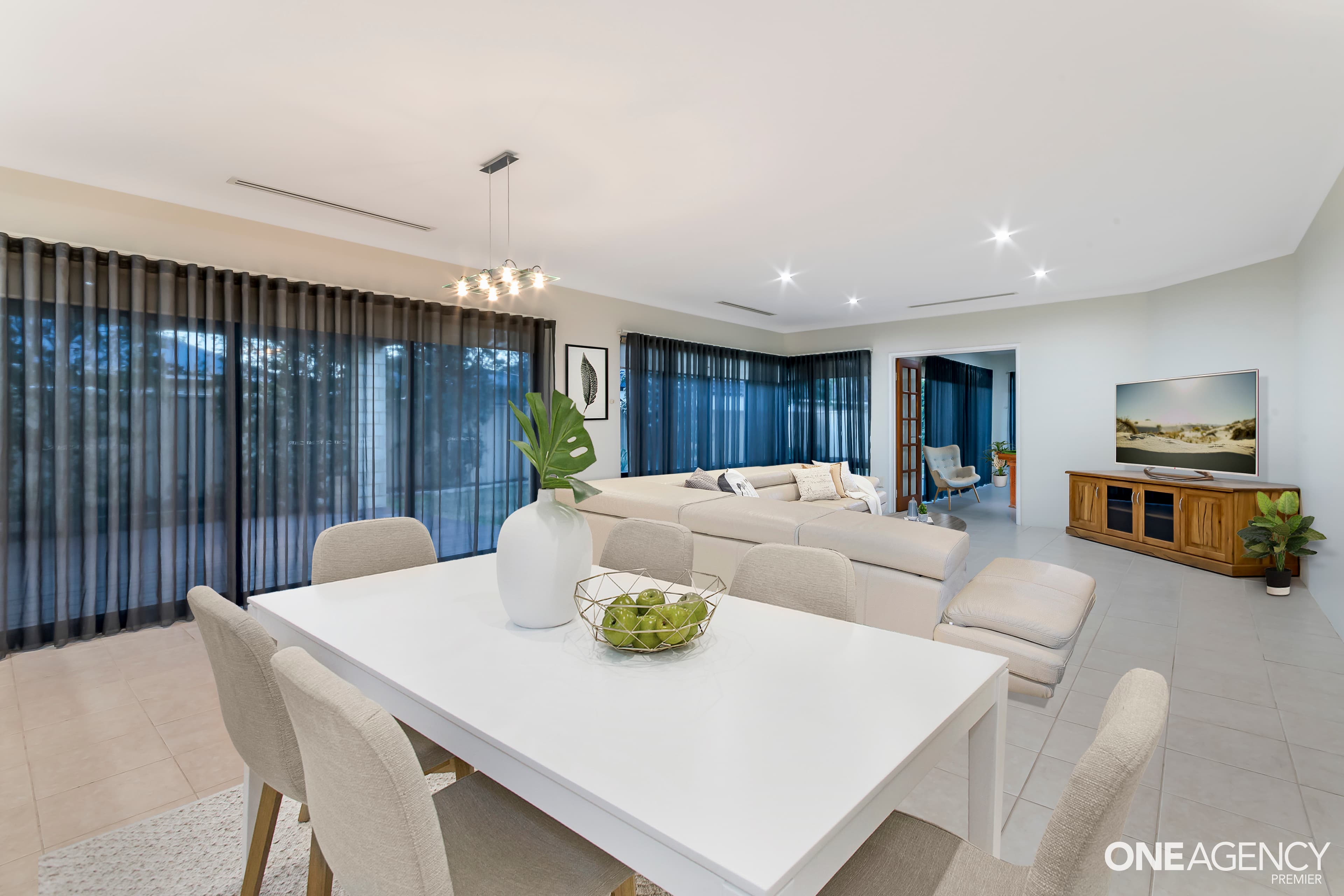 40 Colwyn Loop, Tapping, Tapping - Image 1