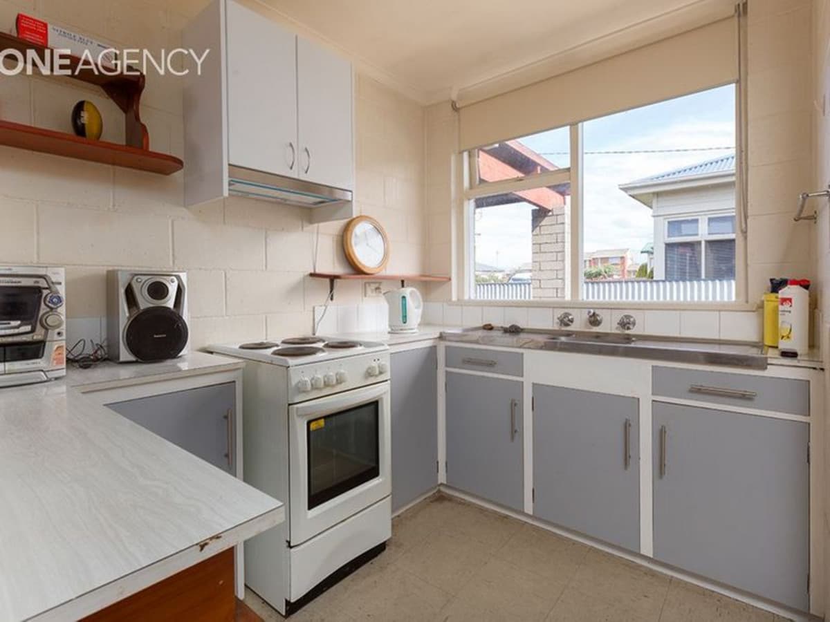 1 & 2/22 Deacon Street, Upper Burnie, Upper Burnie - Thumbnail 2
