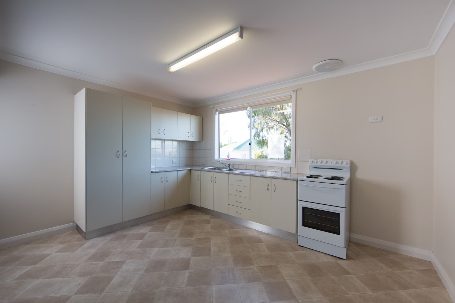 16 Oates Street, Montello, Montello - Thumbnail 5