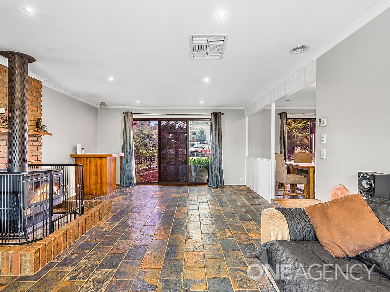 5 Auld Court, Sunbury, Sunbury - Thumbnail 5