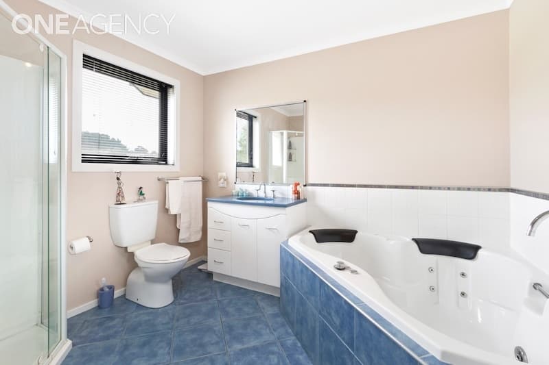 2 Meadowsweet Close, Hawley Beach, Hawley Beach - Thumbnail 6